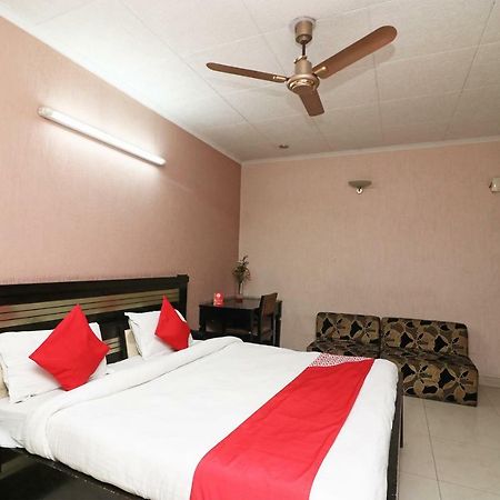 Oyo 24672 Bharat Guest House Delhi  Dış mekan fotoğraf
