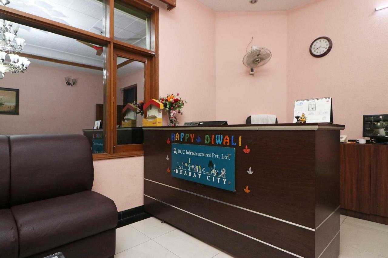 Oyo 24672 Bharat Guest House Delhi  Dış mekan fotoğraf