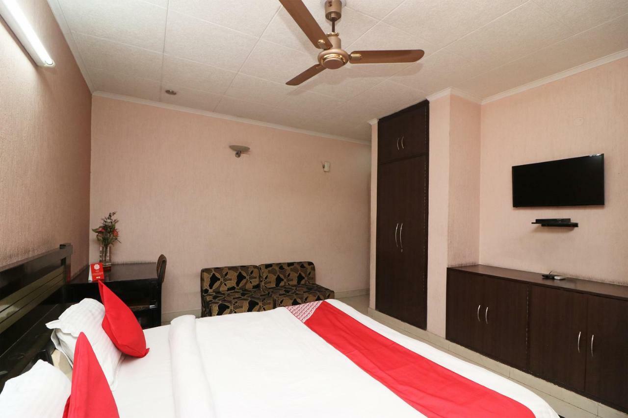 Oyo 24672 Bharat Guest House Delhi  Dış mekan fotoğraf