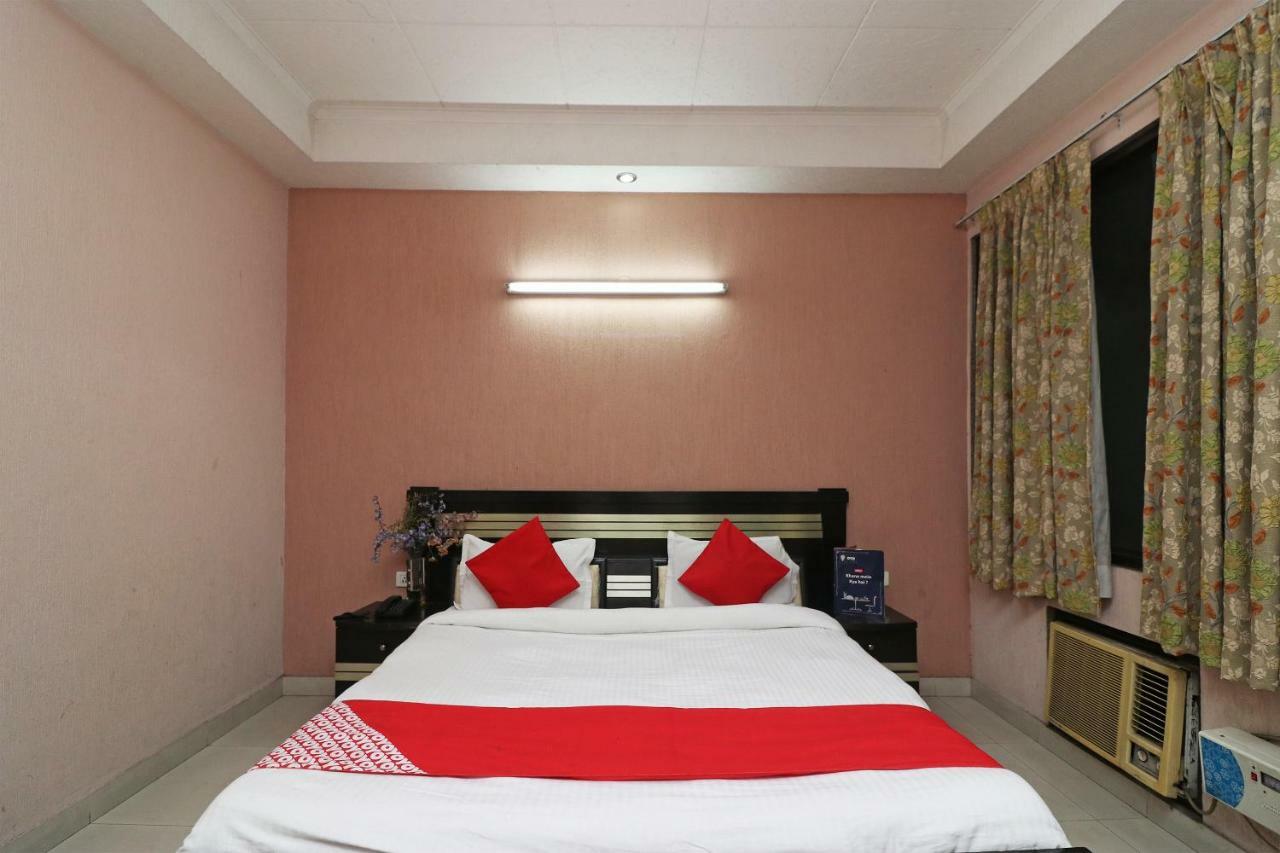 Oyo 24672 Bharat Guest House Delhi  Dış mekan fotoğraf