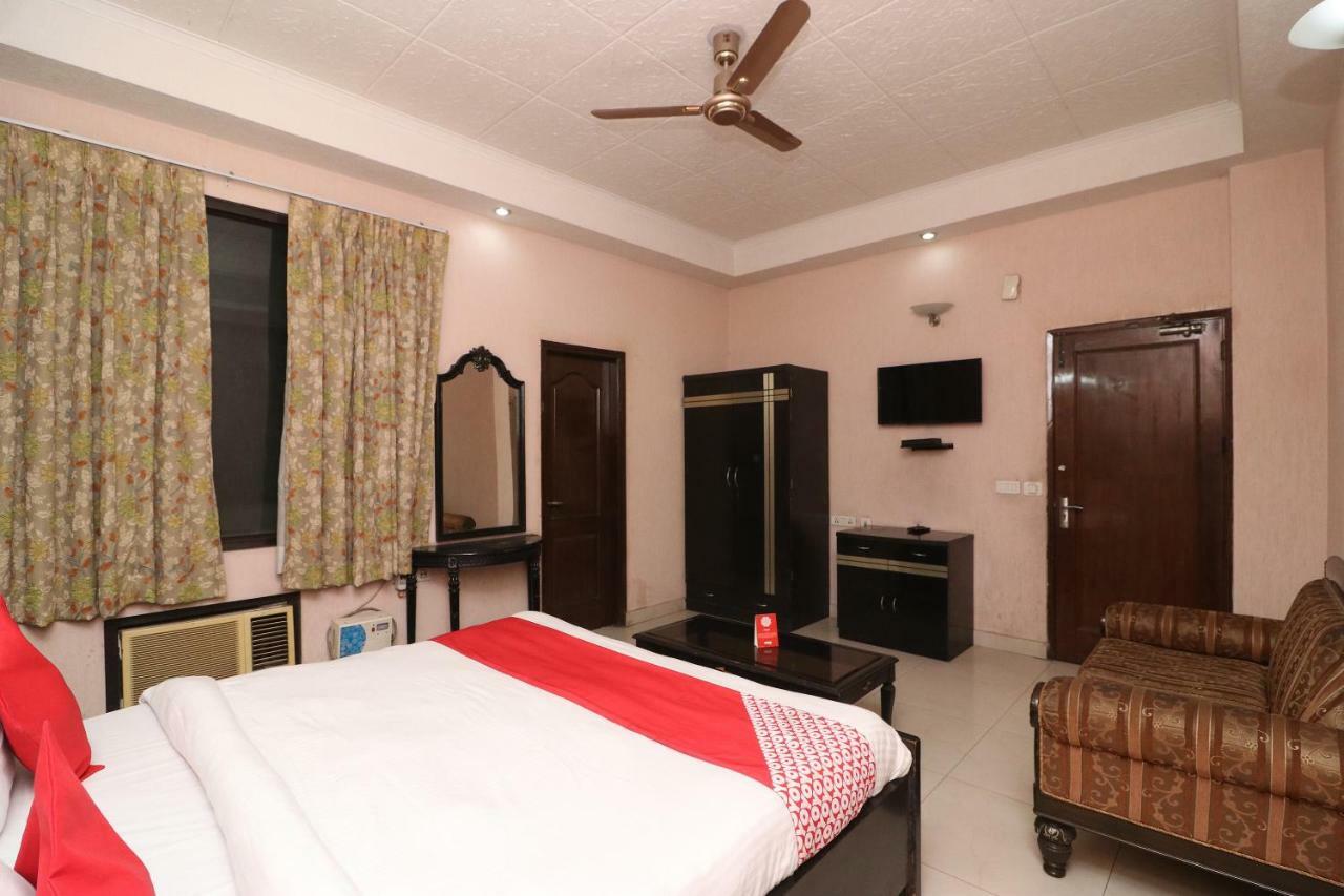 Oyo 24672 Bharat Guest House Delhi  Dış mekan fotoğraf