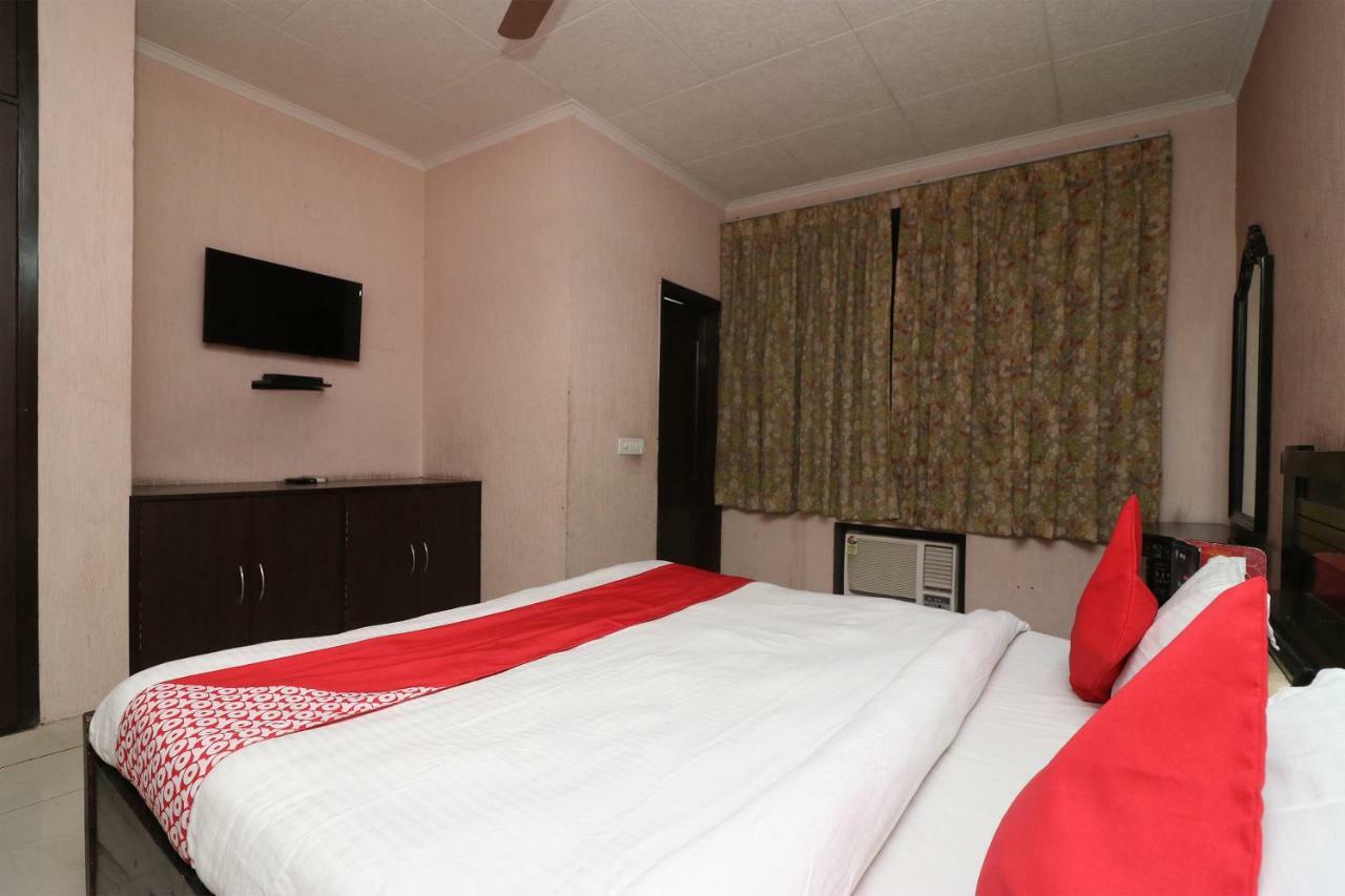Oyo 24672 Bharat Guest House Delhi  Dış mekan fotoğraf