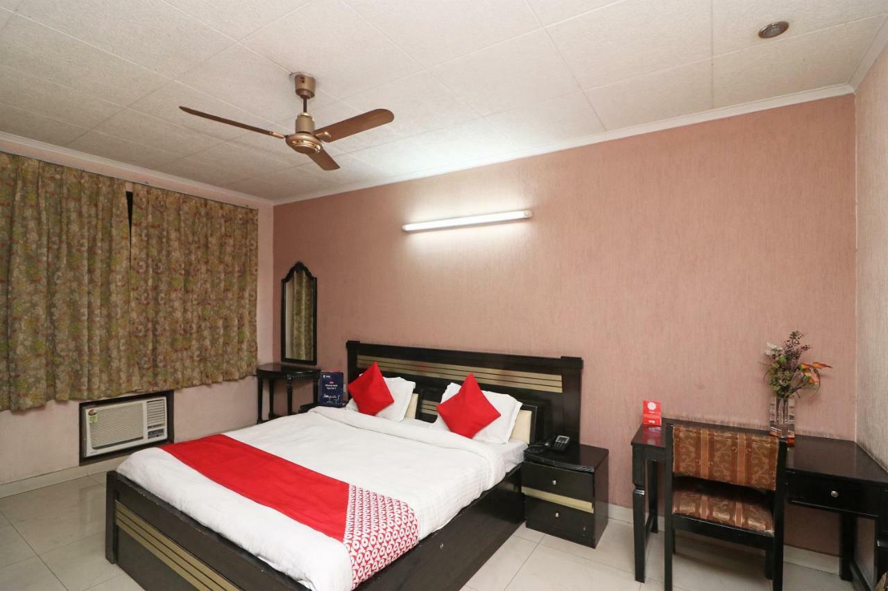 Oyo 24672 Bharat Guest House Delhi  Dış mekan fotoğraf