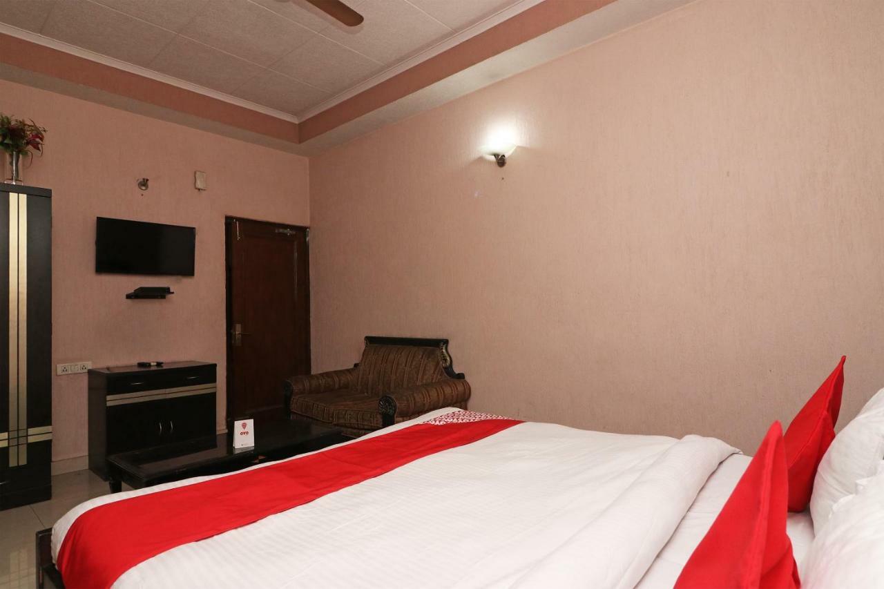 Oyo 24672 Bharat Guest House Delhi  Dış mekan fotoğraf
