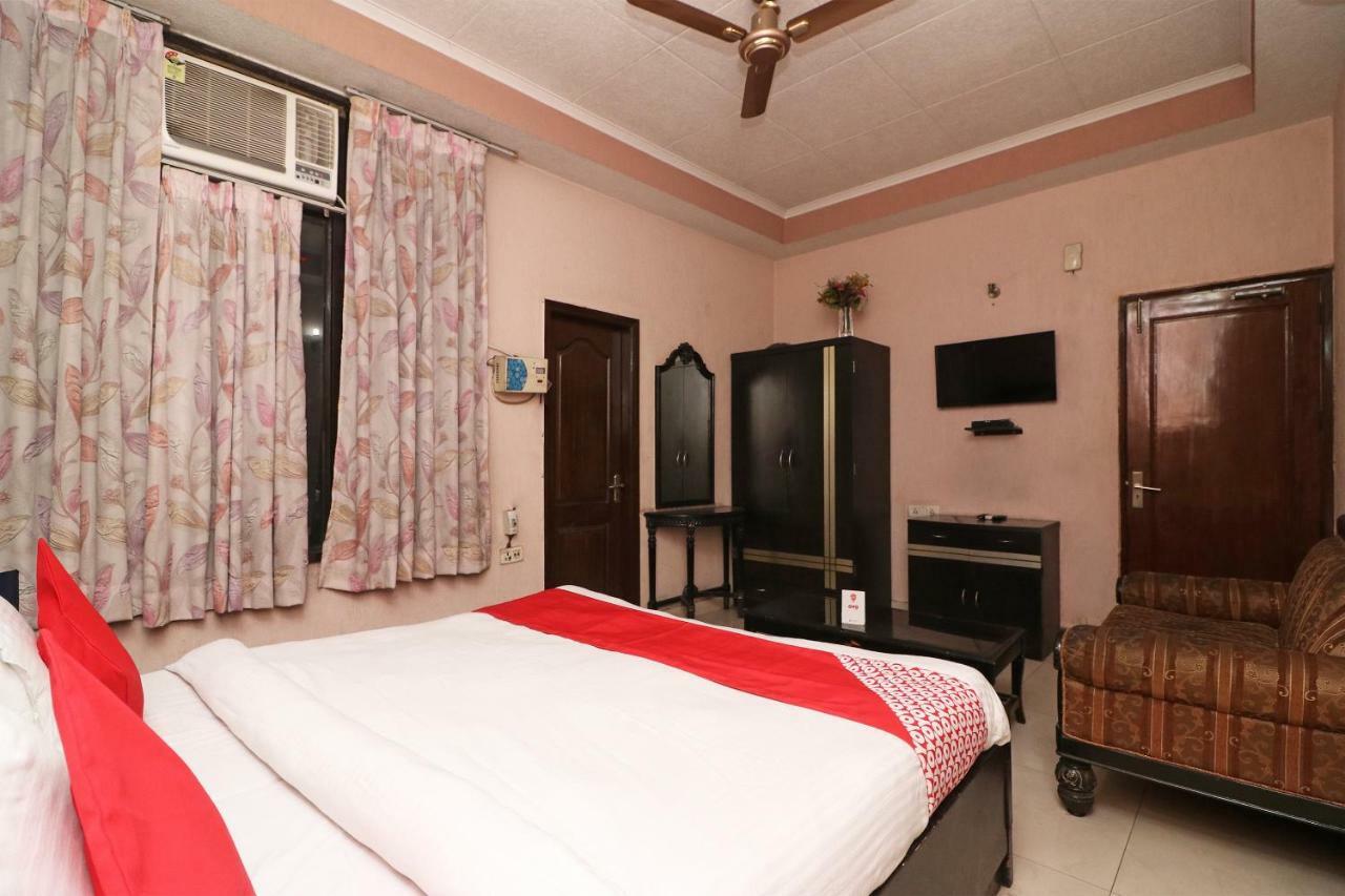 Oyo 24672 Bharat Guest House Delhi  Dış mekan fotoğraf